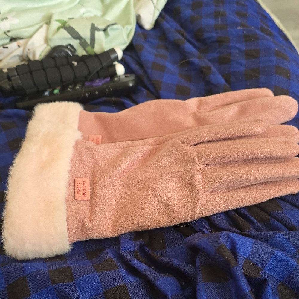 Pink Faux-Suede Fur-Cuff Women’s Gloves
